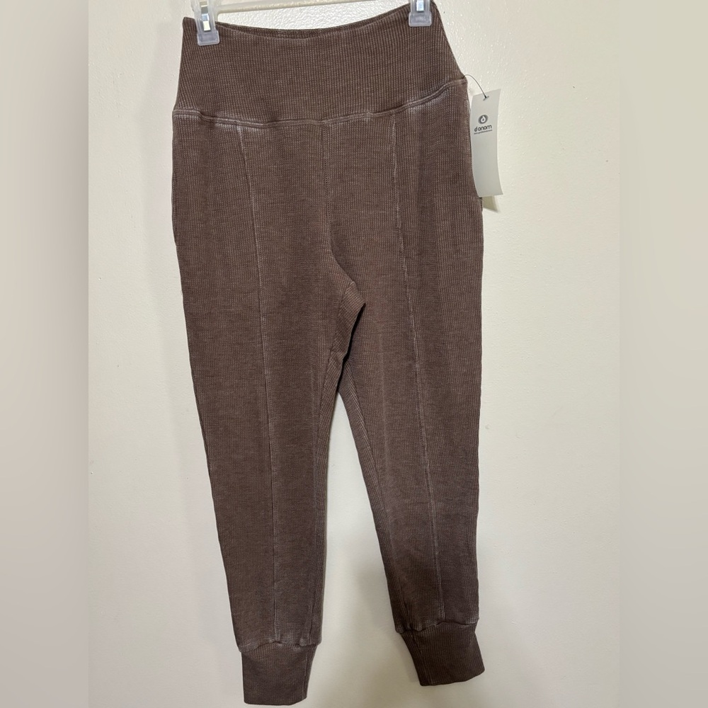Mono B Taupe Textured Joggers NEW retail $39 - Picture 4 of 8